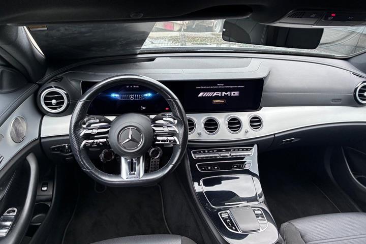 Sort Mercedes E53 fra 2022