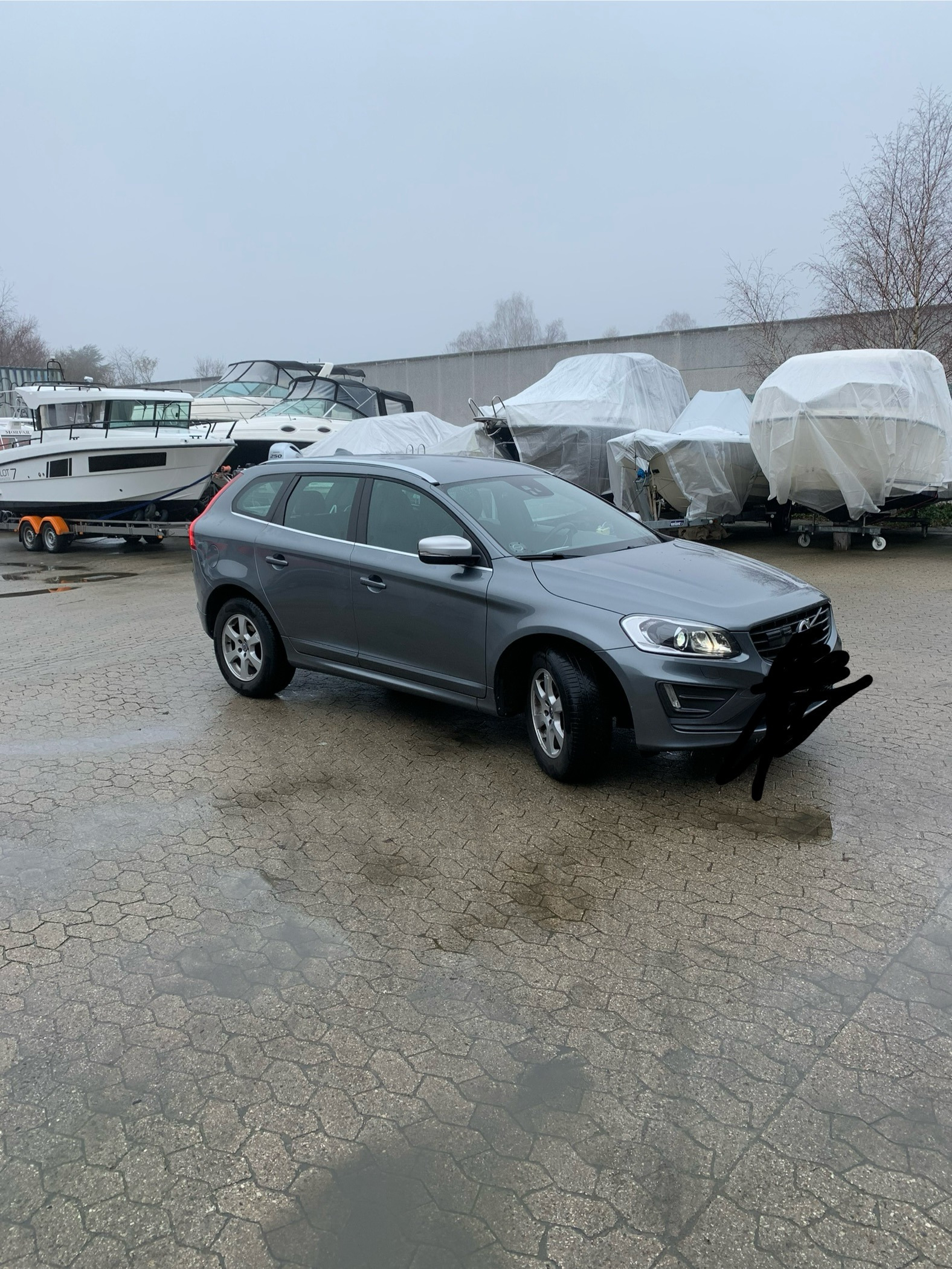 Grå Volvo XC60 fra 2017