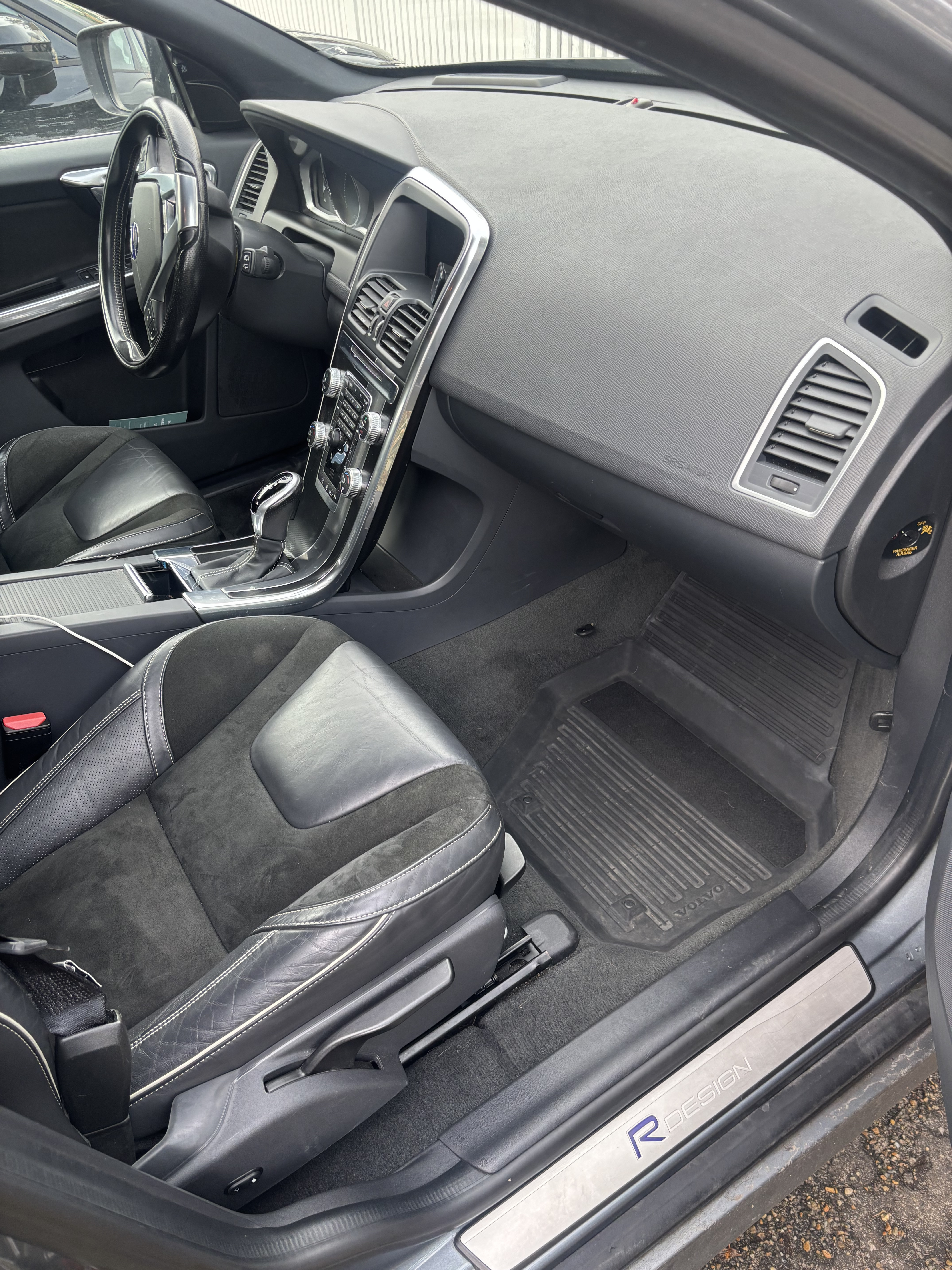 Grå Volvo XC60 fra 2017