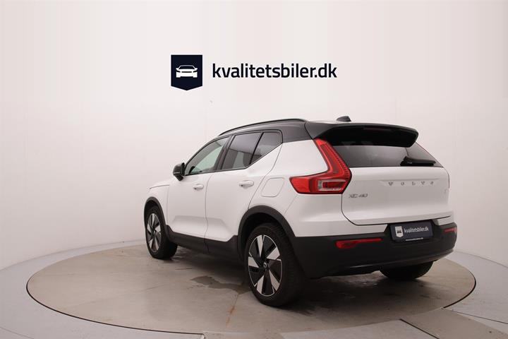 Hvid Volvo XC40 fra 2023