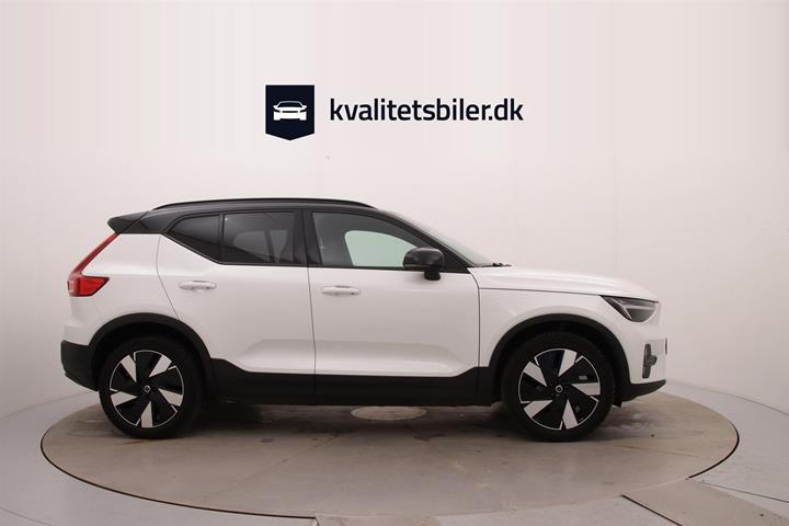 Hvid Volvo XC40 fra 2023
