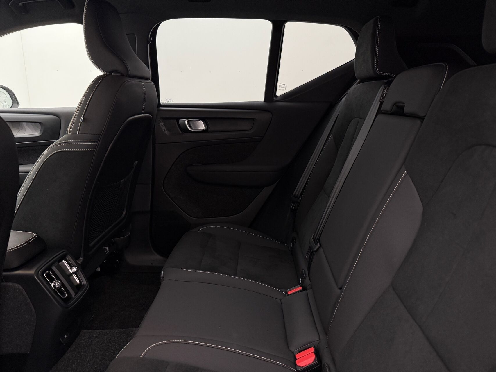 Hvid Volvo XC40 fra 2023