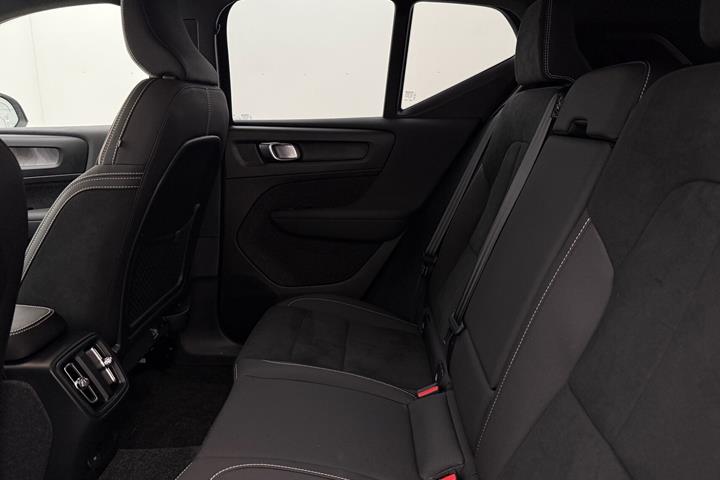 Hvid Volvo XC40 fra 2023