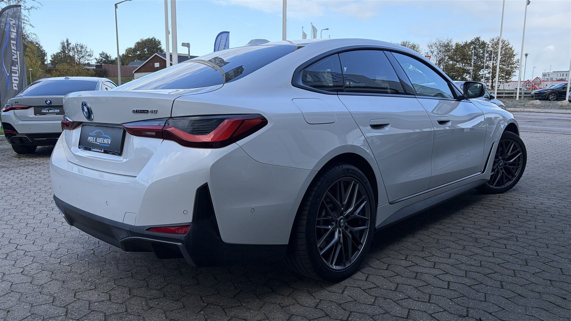 Hvid BMW i4 fra 2023