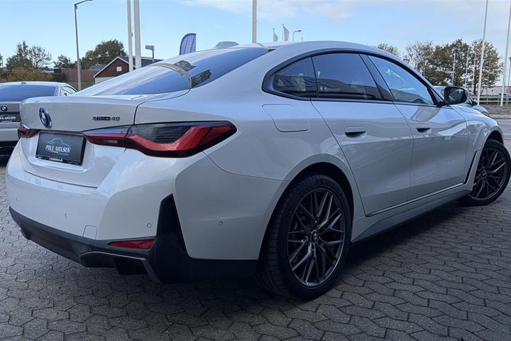 Hvid BMW i4 fra 2023