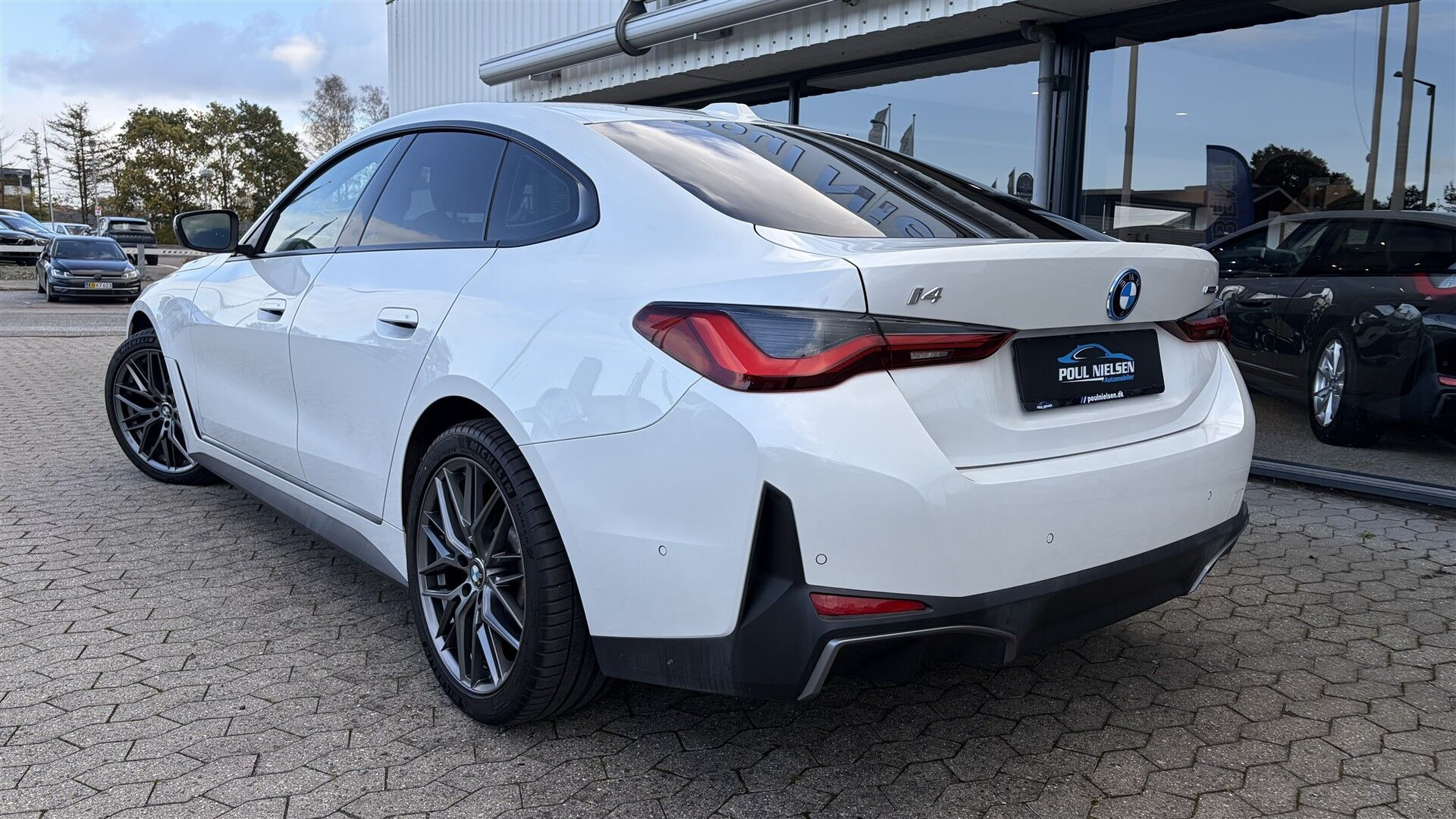 Hvid BMW i4 fra 2023