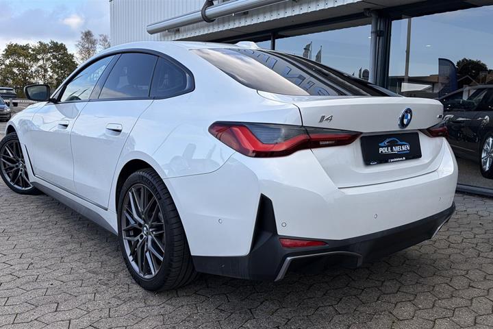 Hvid BMW i4 fra 2023