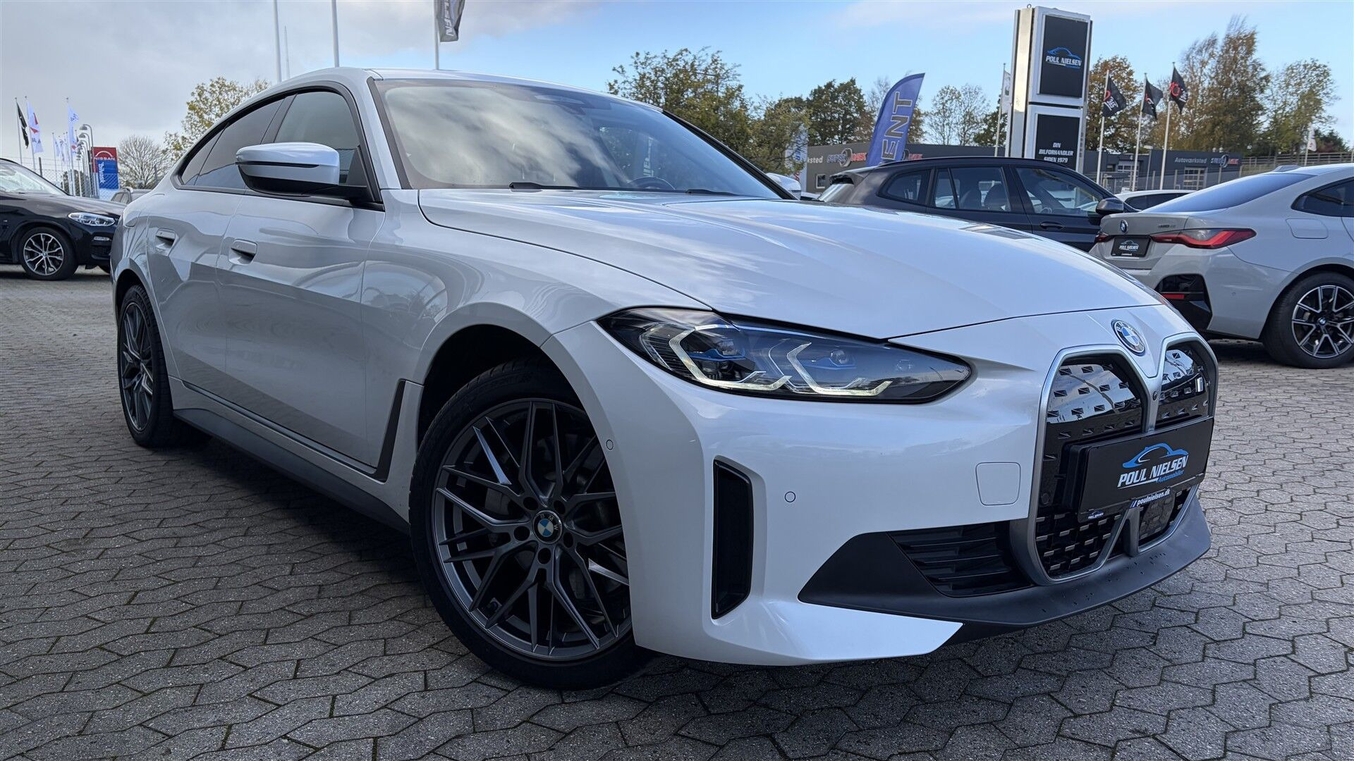 Hvid BMW i4 fra 2023