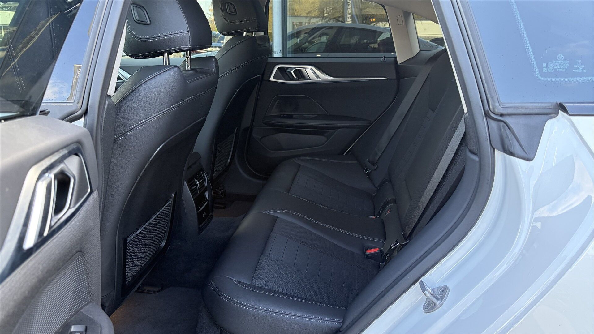 Hvid BMW i4 fra 2023