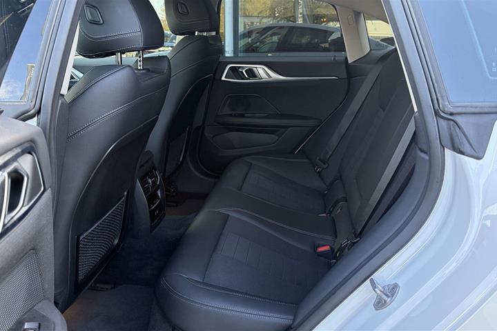 Hvid BMW i4 fra 2023