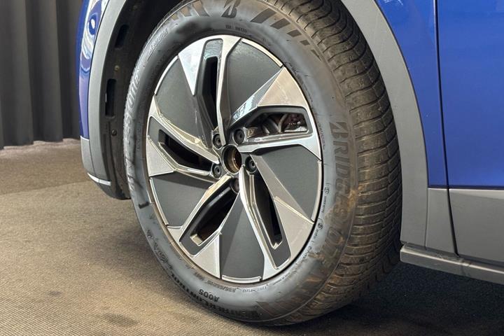 Blå VW ID.4 fra 2023