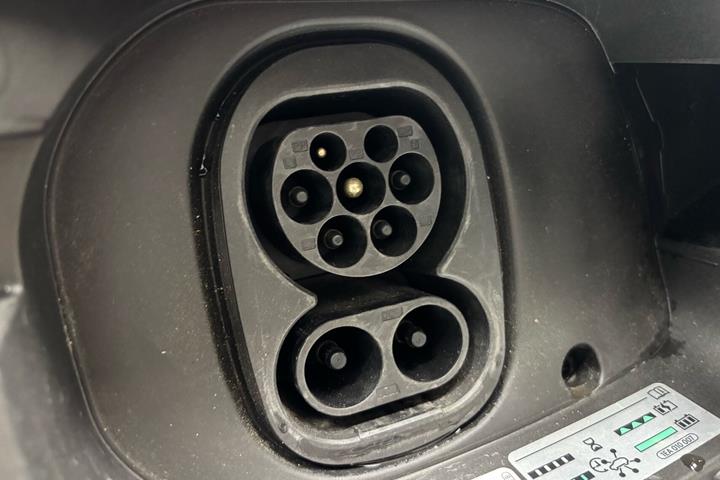 Blå VW ID.4 fra 2023