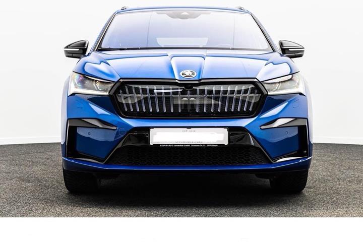 Blå Skoda Enyaq fra 2024
