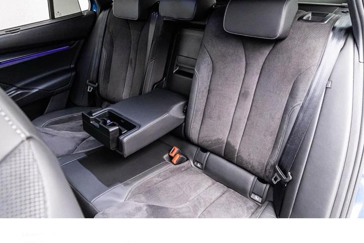 Blå Skoda Enyaq fra 2024