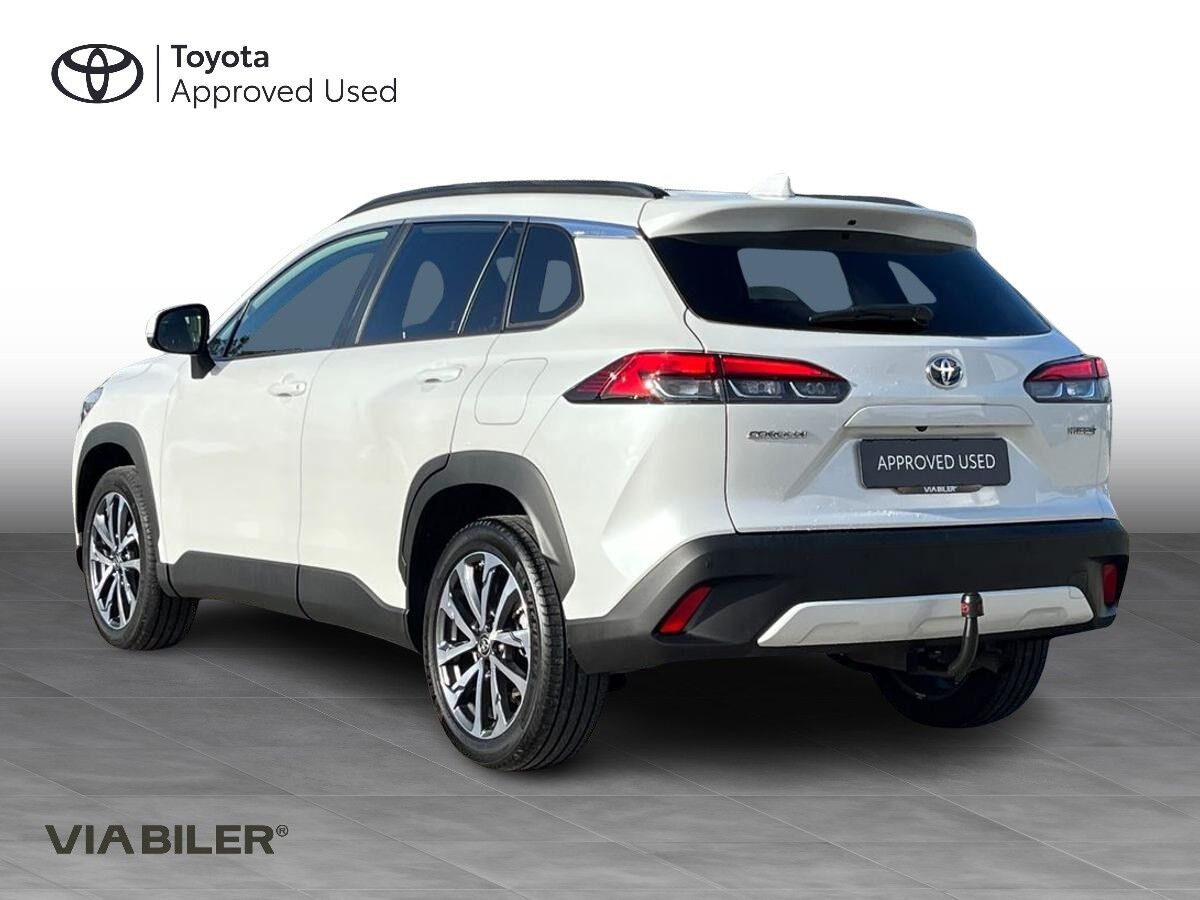 Hvid Toyota Corolla Cross fra 2024