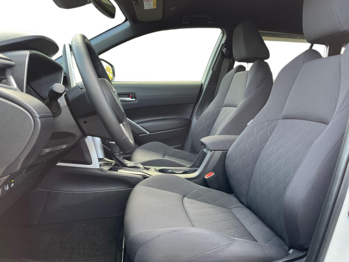 Hvid Toyota Corolla Cross fra 2024