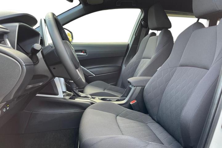 Hvid Toyota Corolla Cross fra 2024