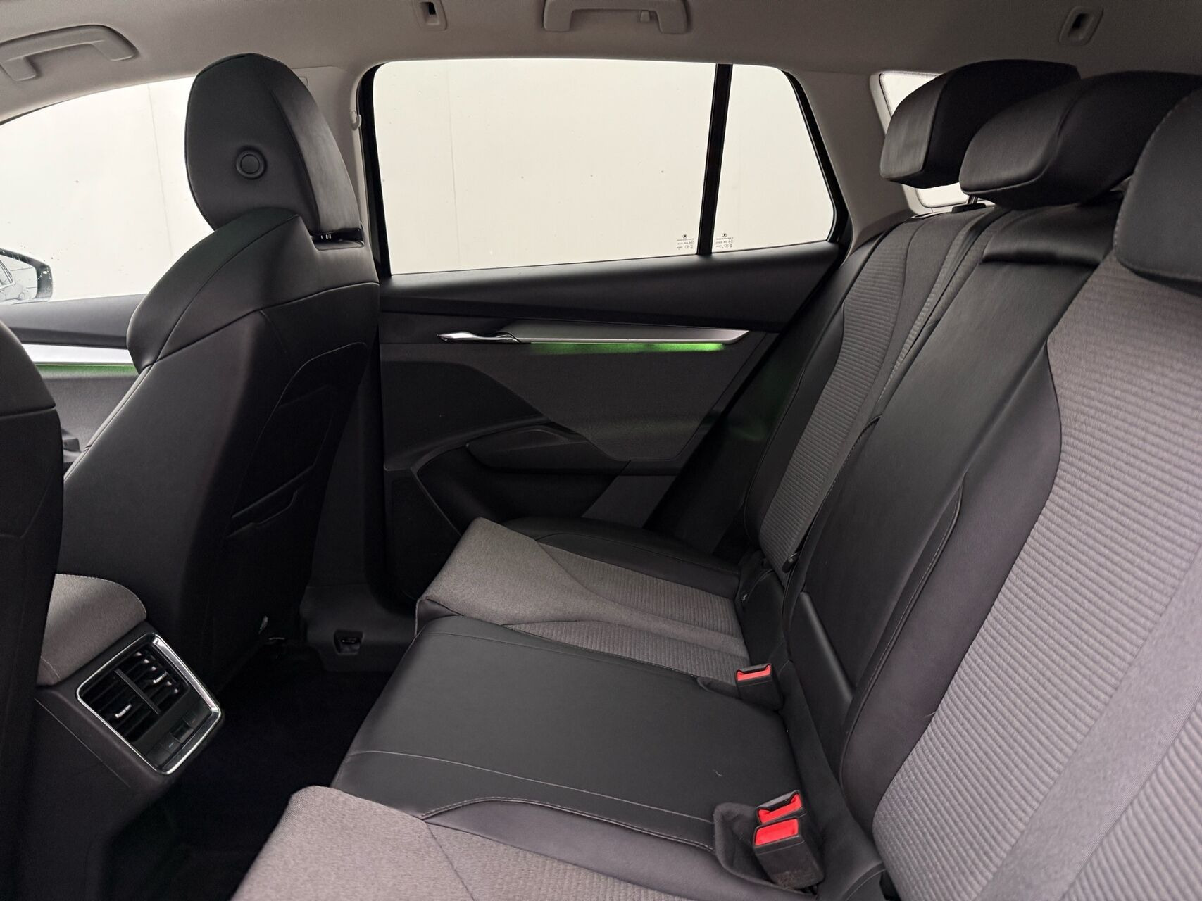 Sort Skoda Enyaq fra 2022