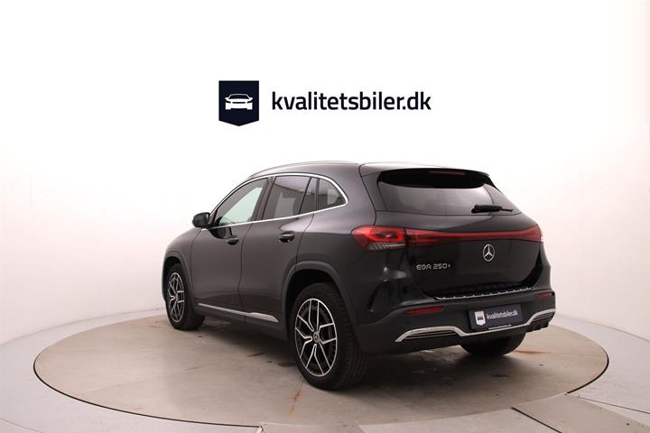 Sort Mercedes EQA250+ fra 2023