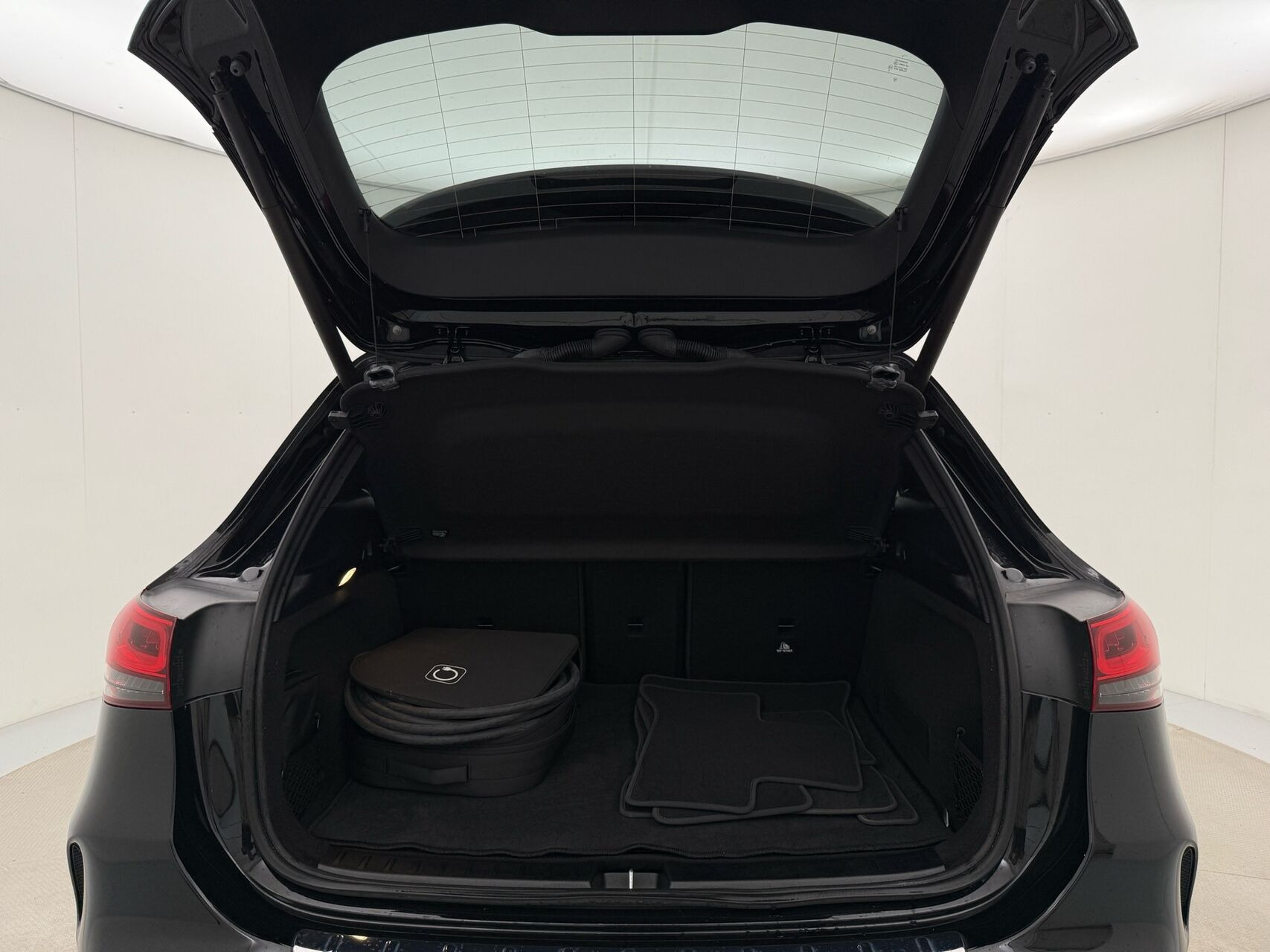 Sort Mercedes EQA250+ fra 2023