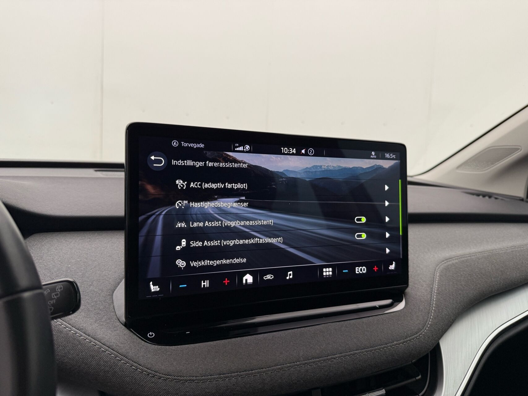Grå Skoda Enyaq fra 2022