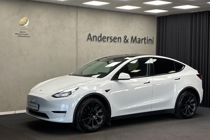 Hvid Tesla Model Y fra 2022