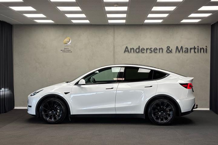 Hvid Tesla Model Y fra 2022