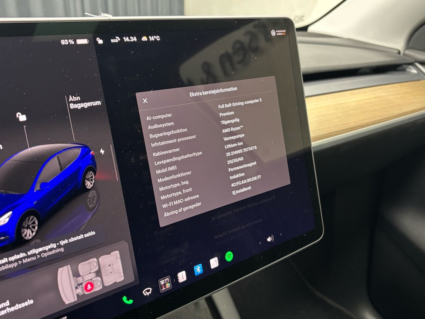 Hvid Tesla Model Y fra 2022