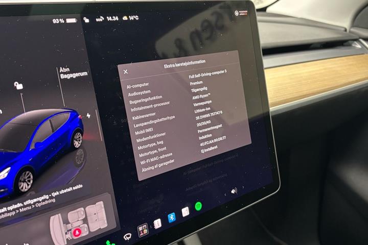 Hvid Tesla Model Y fra 2022