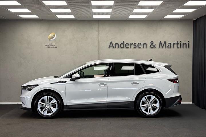 Hvid Skoda Enyaq fra 2022