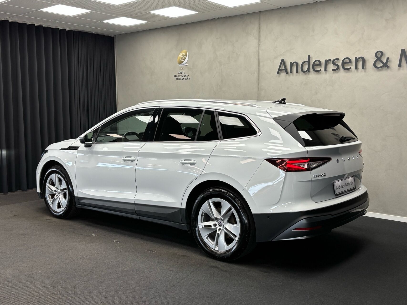 Hvid Skoda Enyaq fra 2022