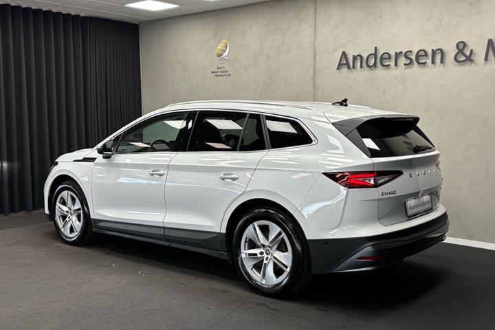 Hvid Skoda Enyaq fra 2022
