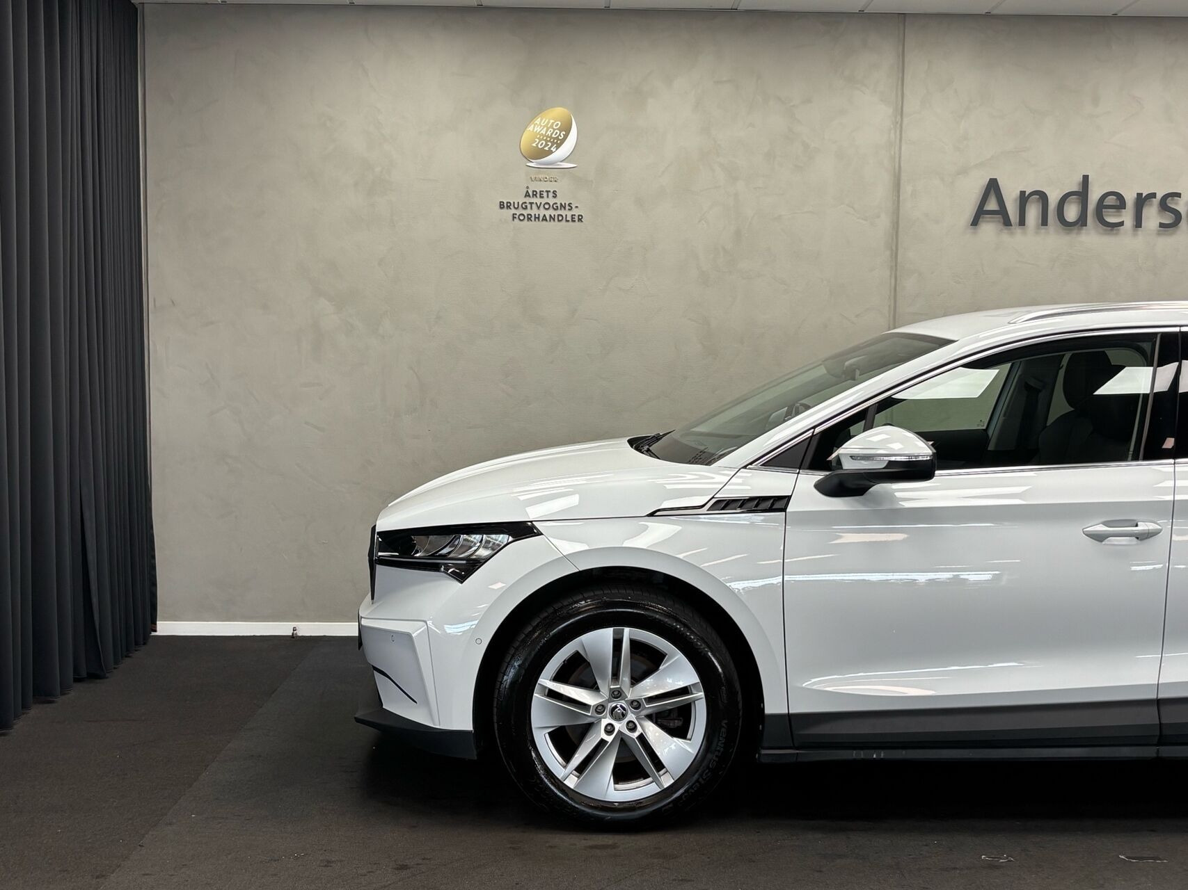 Hvid Skoda Enyaq fra 2022