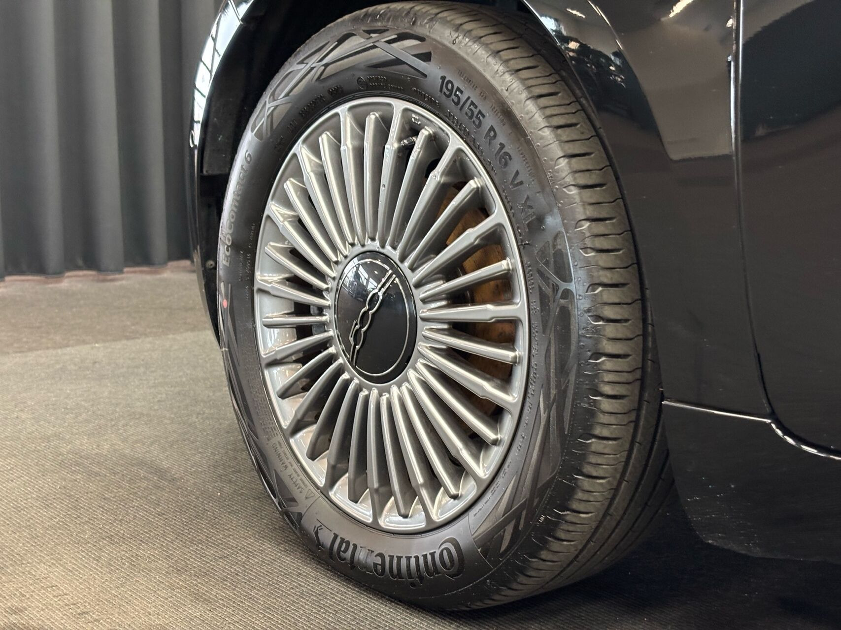 Sort Fiat 500e fra 2023