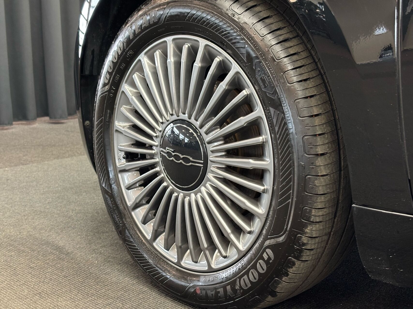 Sort Fiat 500e fra 2023