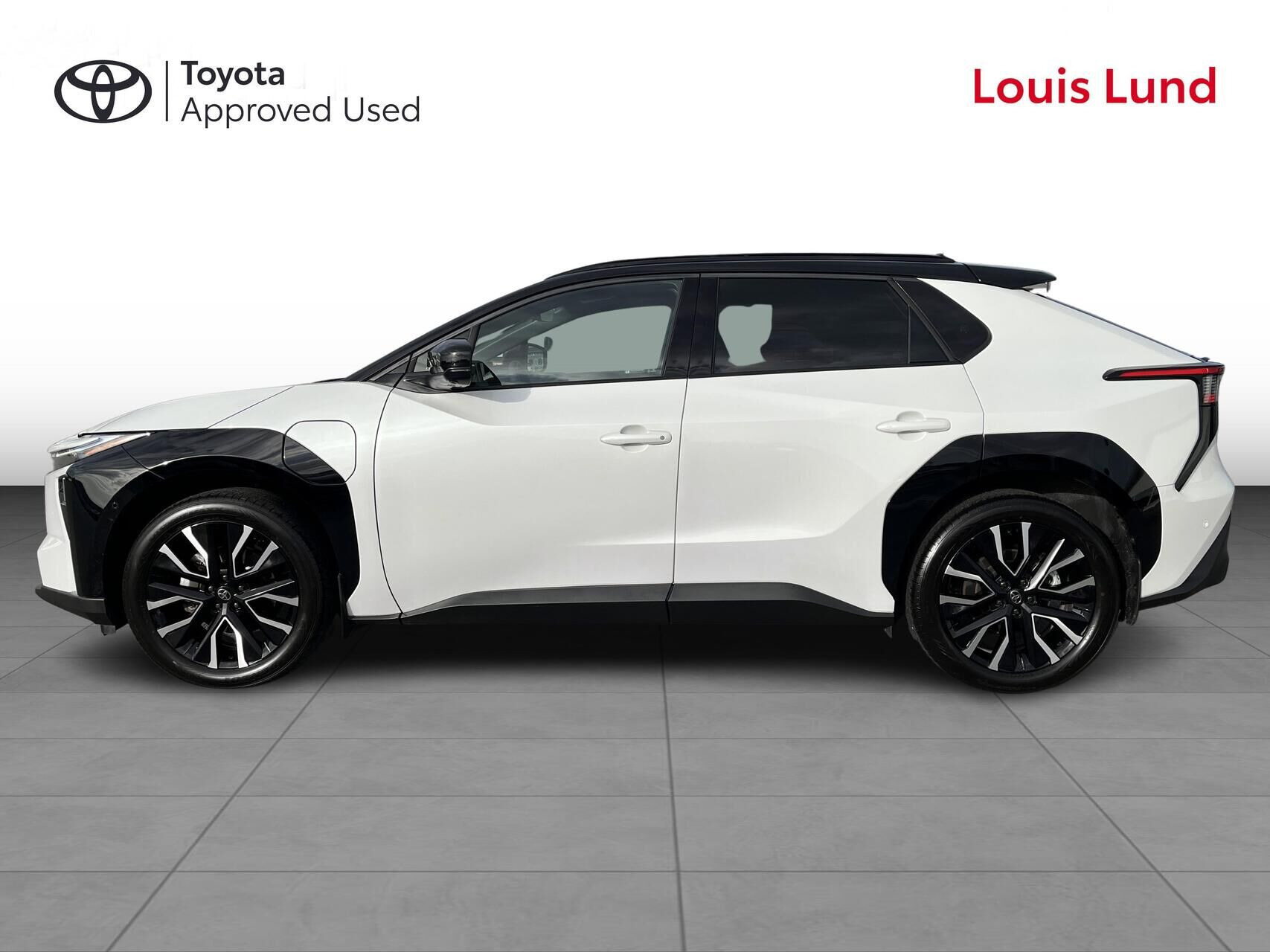 Hvid Toyota BZ4X fra 2026