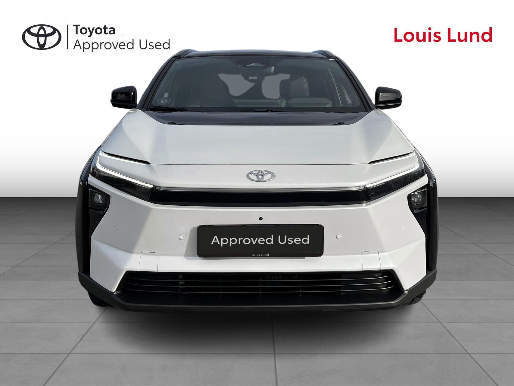Hvid Toyota BZ4X fra 2026