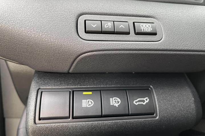Hvid Toyota BZ4X fra 2026