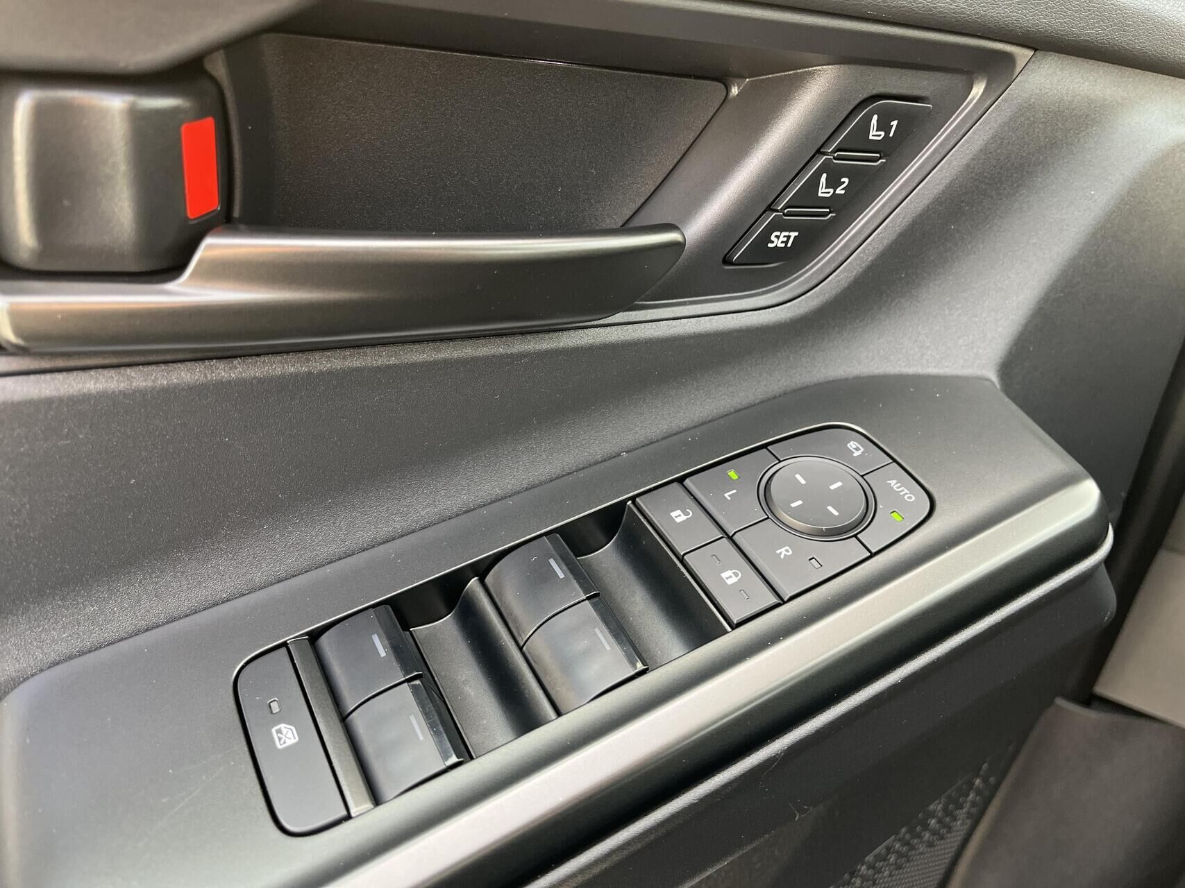 Hvid Toyota BZ4X fra 2026