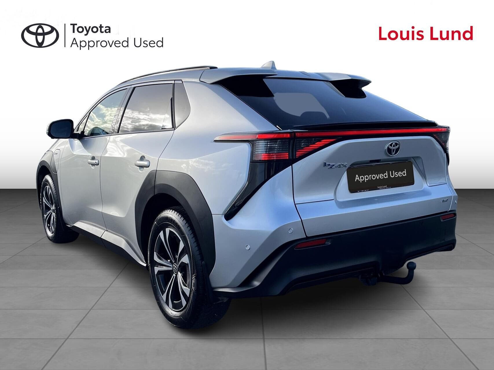 Sølv Toyota BZ4X fra 2025