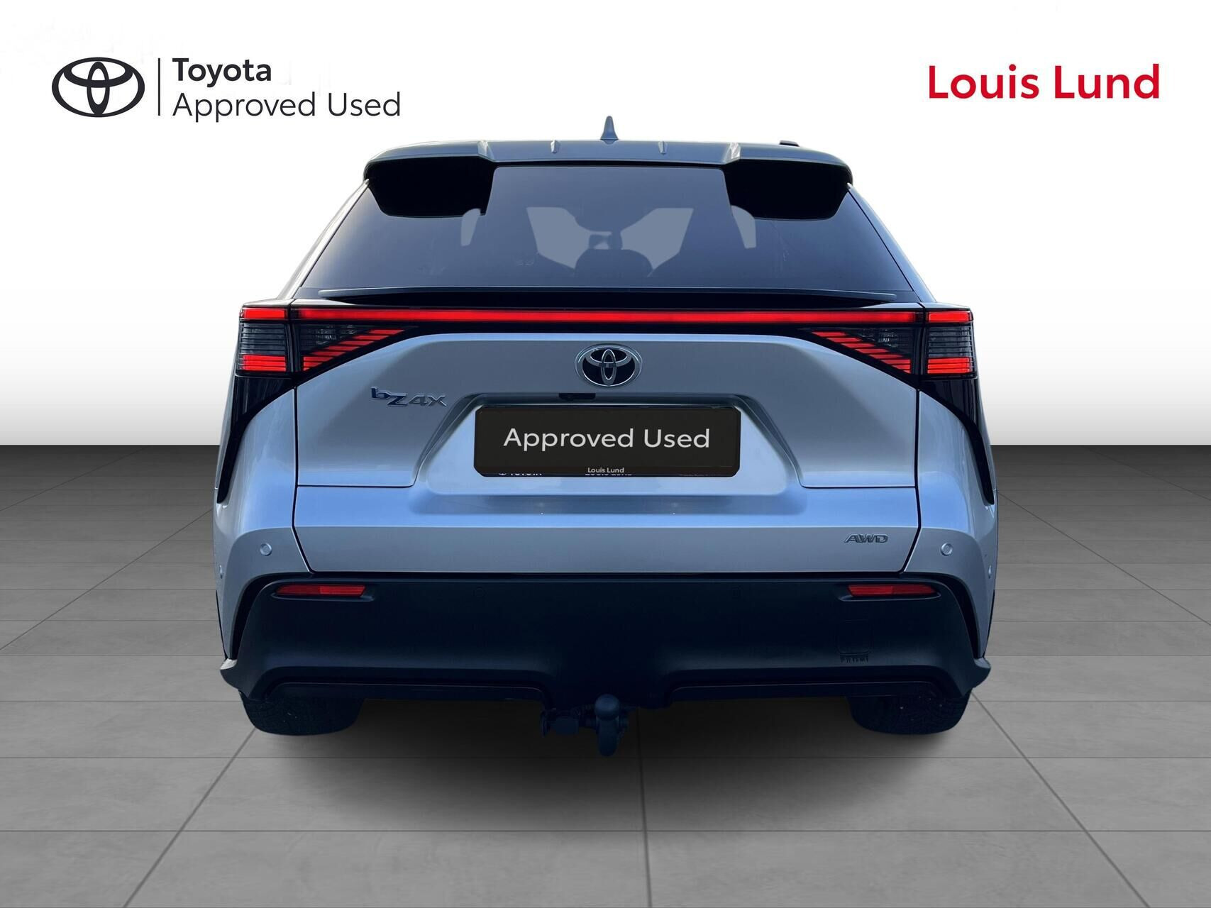 Sølv Toyota BZ4X fra 2025