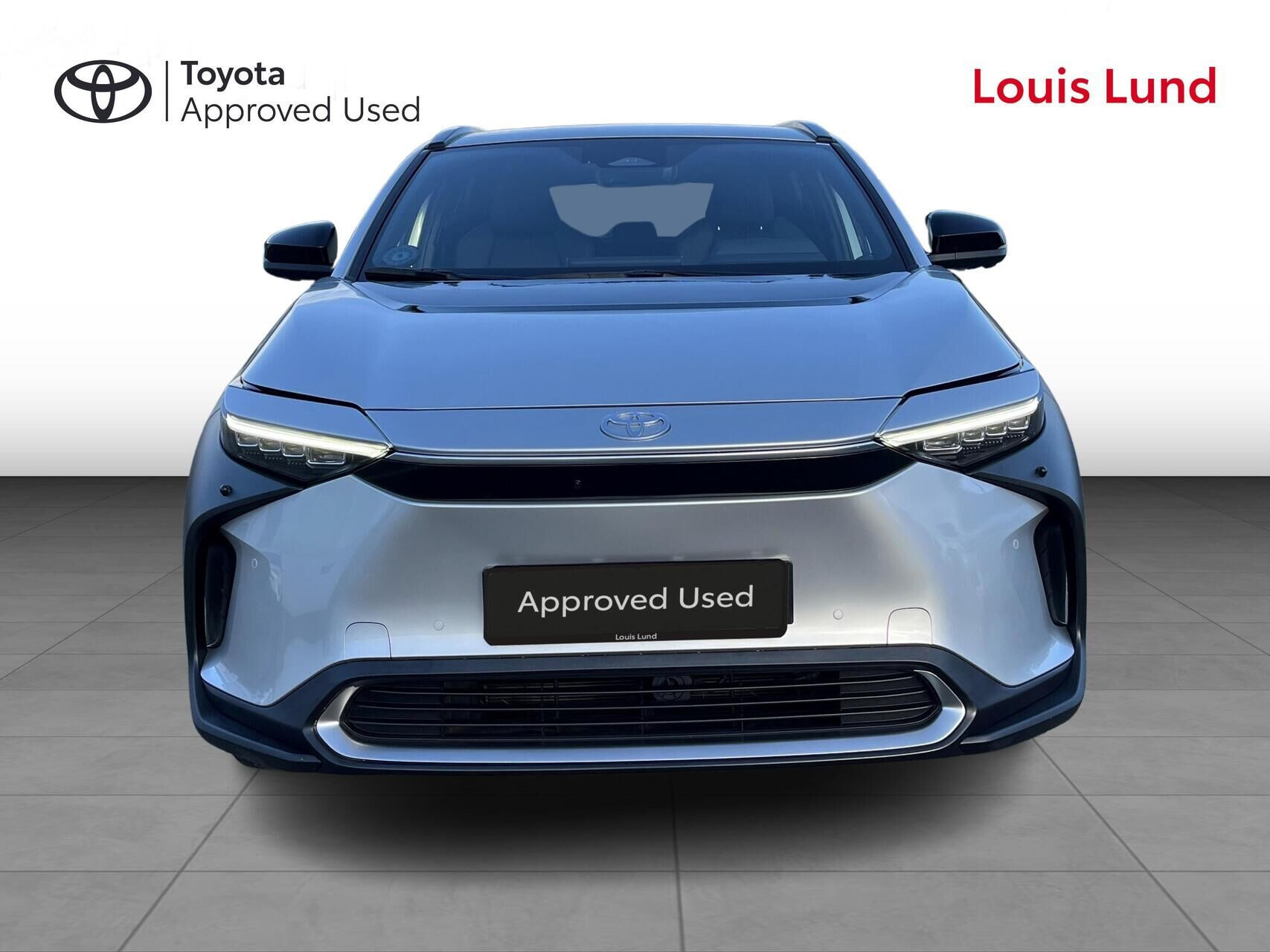 Sølv Toyota BZ4X fra 2025