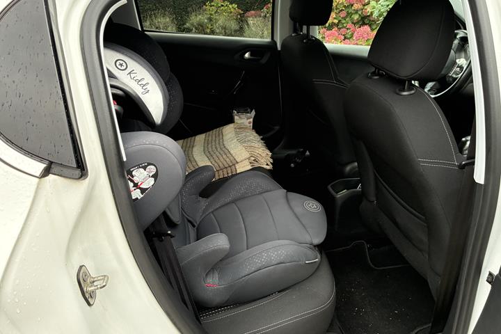 Hvid Peugeot 208 fra 2018