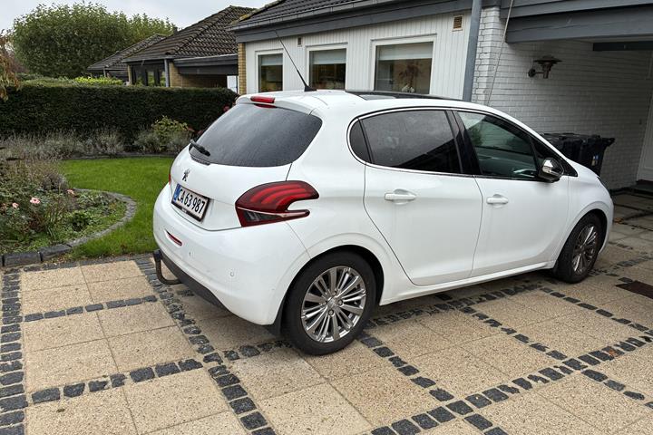Hvid Peugeot 208 fra 2018