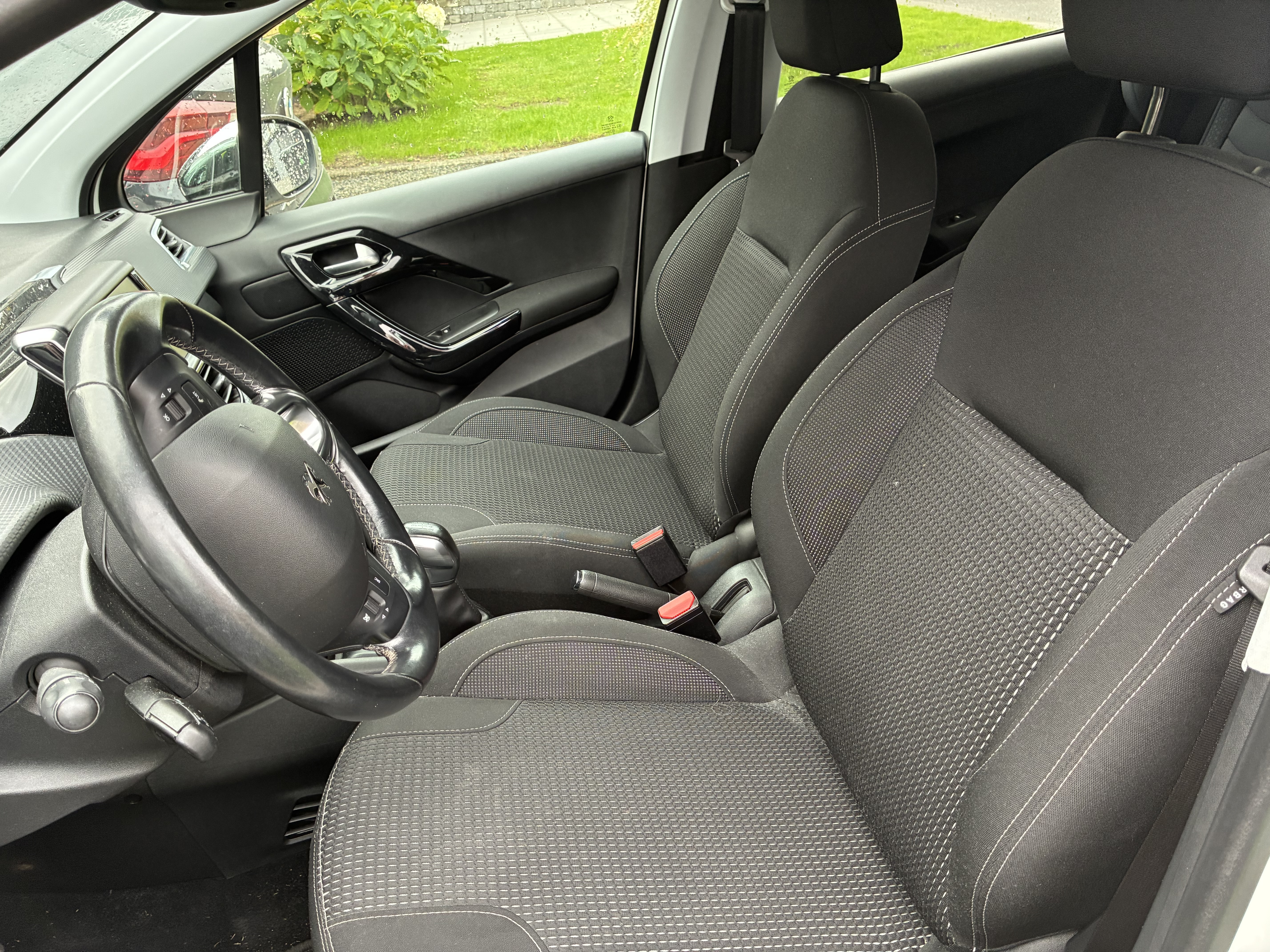 Hvid Peugeot 208 fra 2018