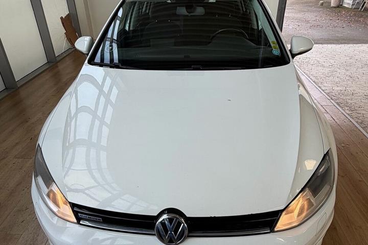Hvid VW Golf fra 2014