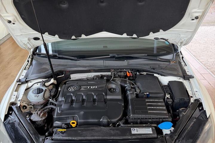 Hvid VW Golf fra 2014