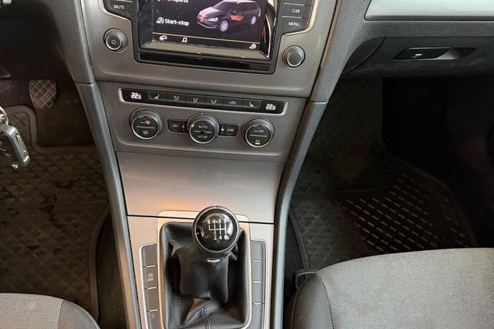 Hvid VW Golf fra 2014