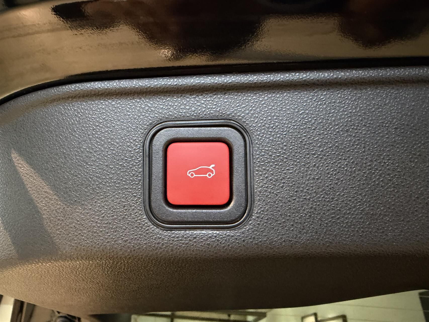 Sort Alfa Romeo Junior fra 2025