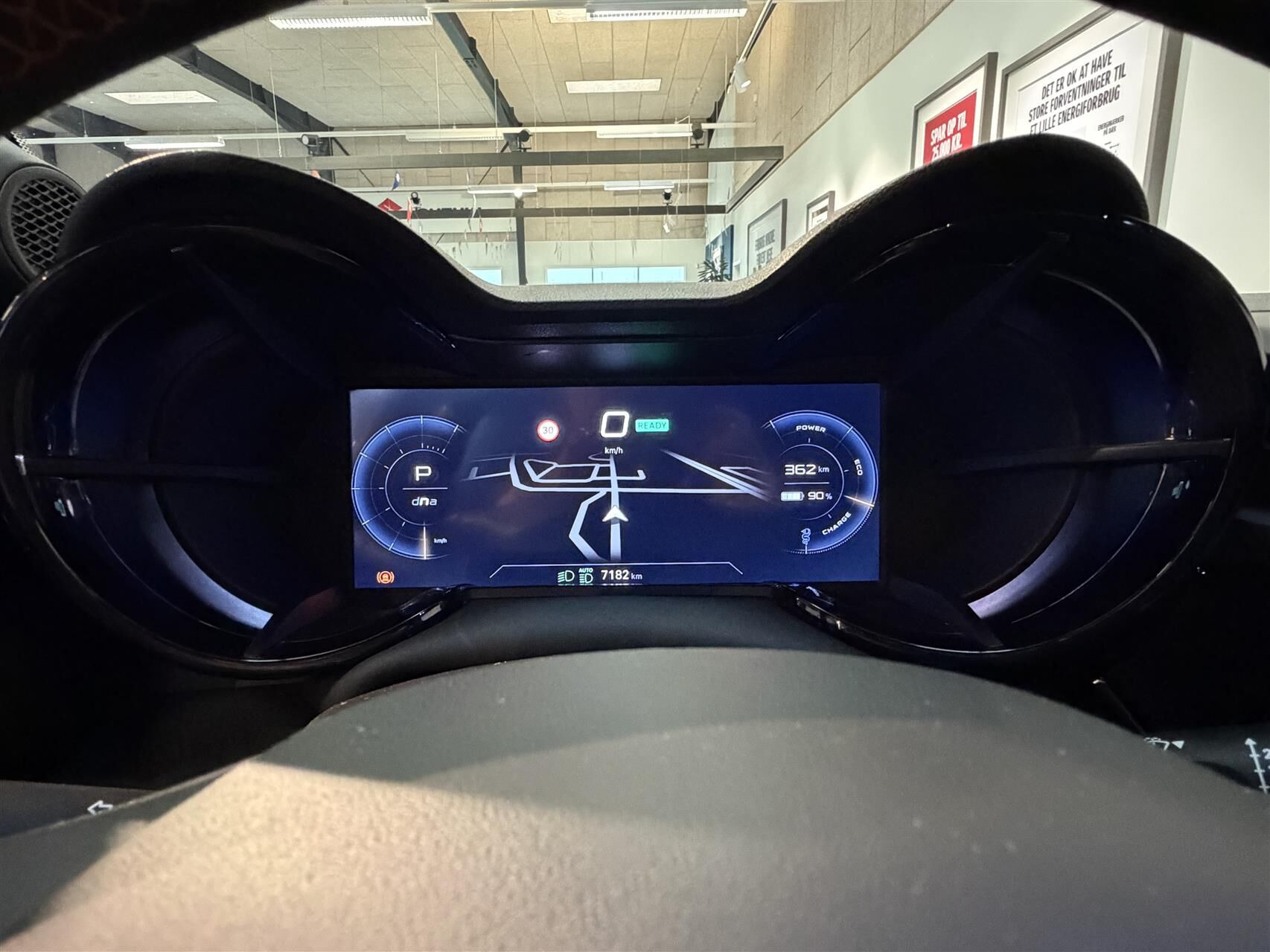 Sort Alfa Romeo Junior fra 2025